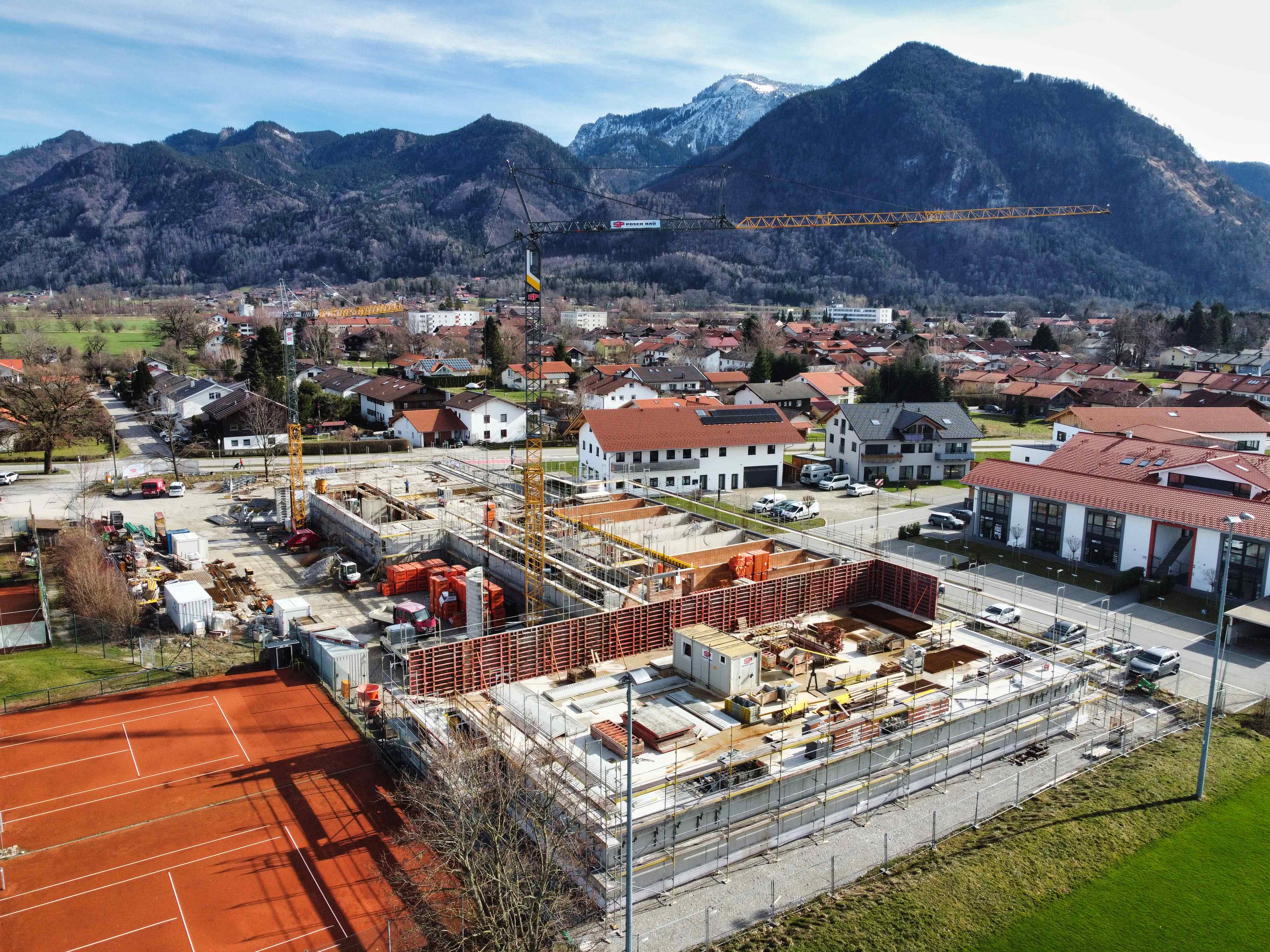 Gebäudeansicht Sportzentrum & Mitarbeiterwohnungen
